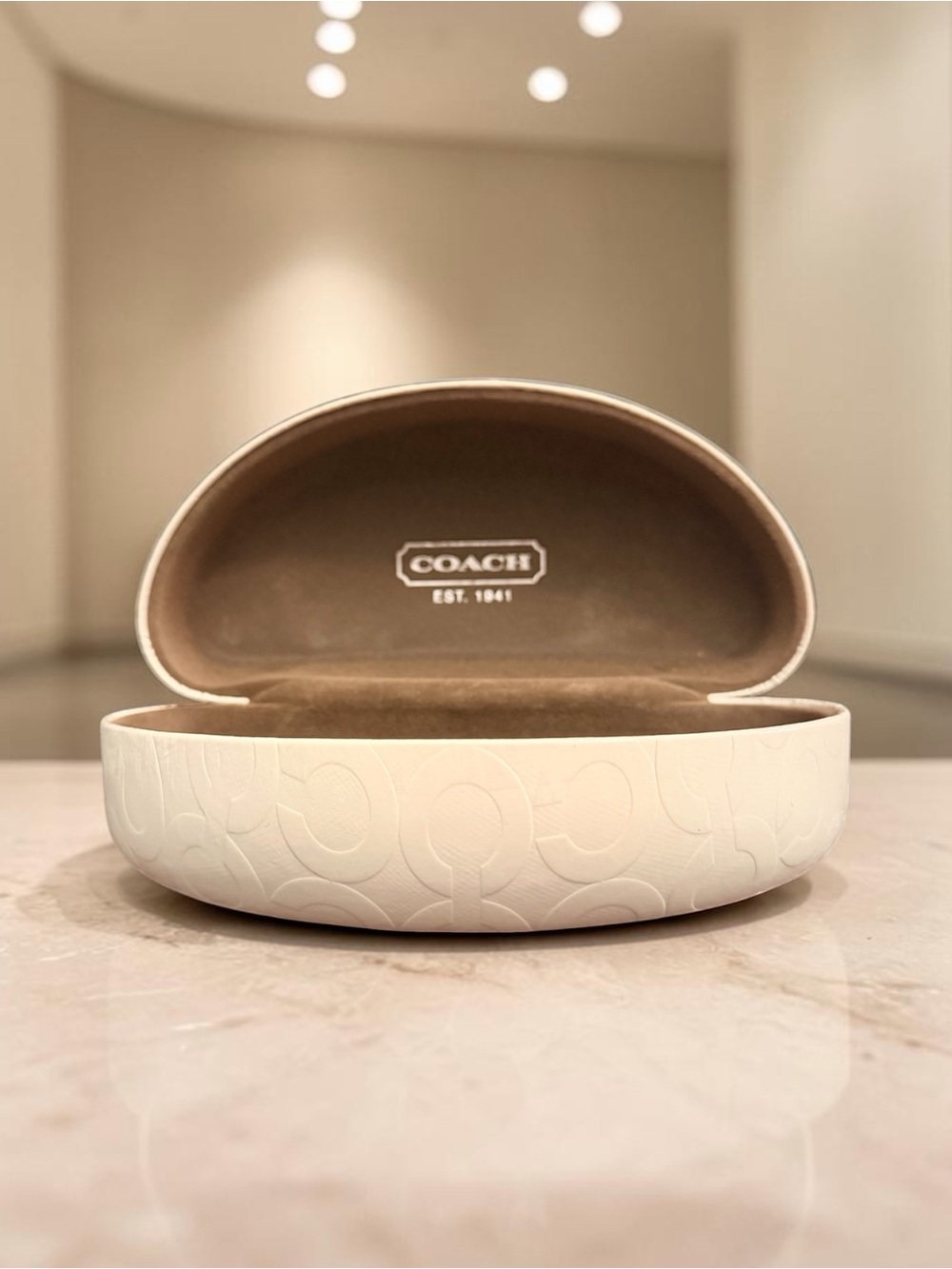 Coach Signature C Cream Hard Shell Eyeglass/ Sunglass Case Gold Logo ~ Excellent
